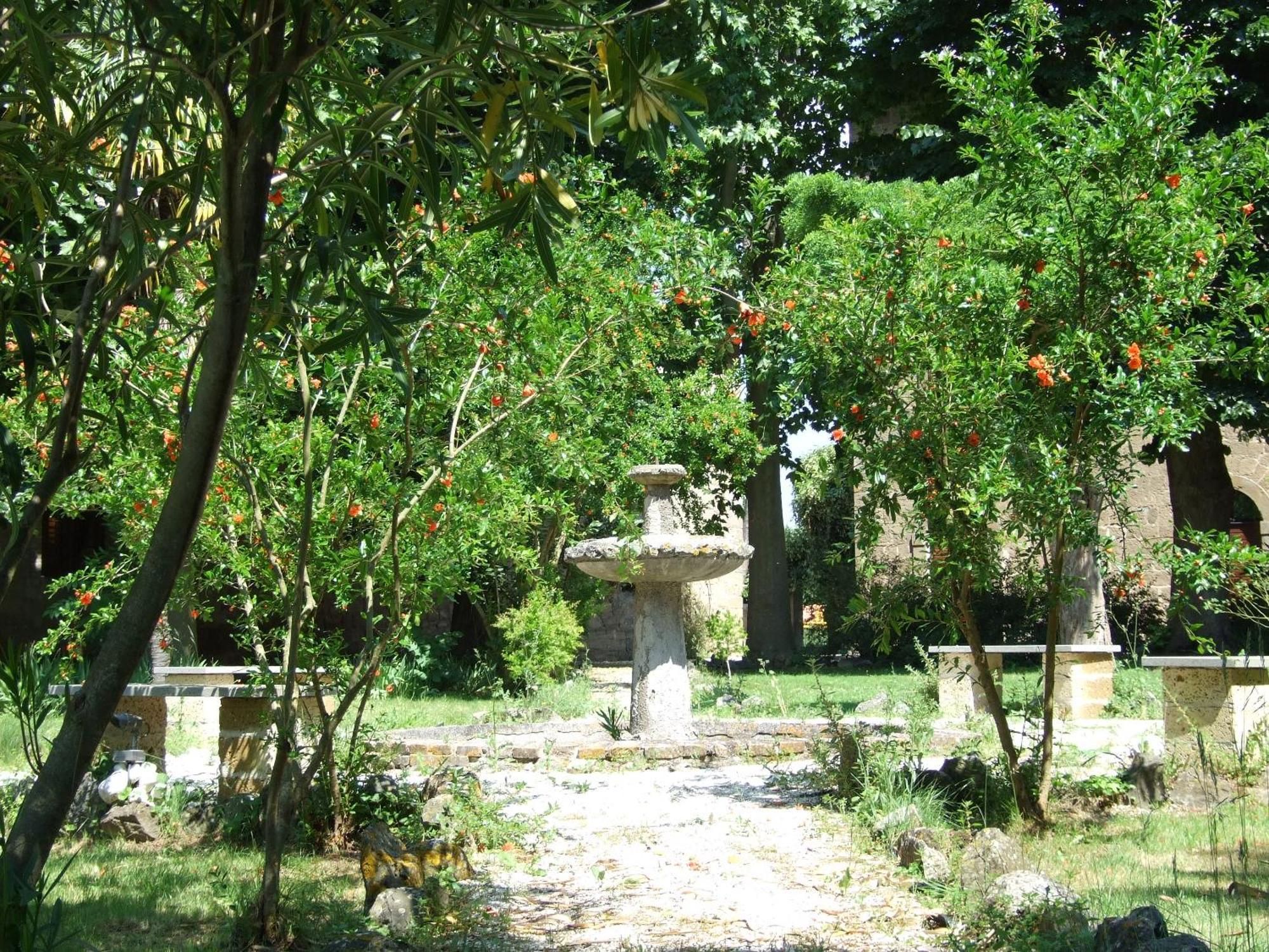 Antico Borgo La Commenda Aparthotel Montefiascone Exteriör bild